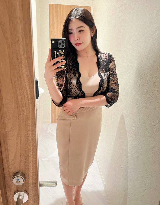 キャバ嬢めぐり🌙  レッドドラゴンに出勤しましたよ🐲🥂 @roppongidragon https://t.co/JKHmLqwyHx<a class="tags" target="_blank" title="On Twitter" href="/?out=eyJ0eXAiOiJKV1QiLCJhbGciOiJIUzUxMiJ9.eyJpYXQiOjE3MjY4Njc0MDQsImlzcyI6InR3cG9ybnN0YXJzLmNvbSIsIm5iZiI6MTcyNjg2NzQwNCwiZXhwIjoxNzU4NDAzNDA0LCJyZWRpcmVjdF91cmwiOiJodHRwczovL3R3aXR0ZXIuY29tL3JvcHBvbmdpZHJhZ29uIn0.uENY5q2OKezniALxX8mF_kv9_XnnviEPY7L3M5iD0tRWmjMB6c_b71wV6Wy7ujzYzhbE4wZhjoaYbAztcnr17w">@roppongidragon</a>