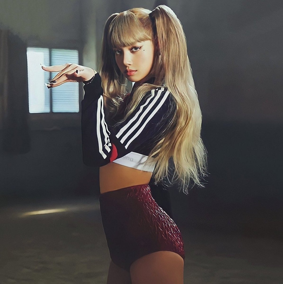 CHARTS_LISA's tweet photo. Biggest streaming weeks by K-POP SOLOISTS' (SOLO SONGS) on Spotify history: (Filtered Streams)

1. #LISA #MONEY - 27.9M 
2. MONEY  - 26.2M 
3. Dreamers - 25.7M 
4. Flower - 25.3M (NEW) 
5. MONEY - 24.5M 
6. MONEY - 23.8M 
7. Set me free pt.2 - 21.5M https://t.co/QDCJ9VzVhf