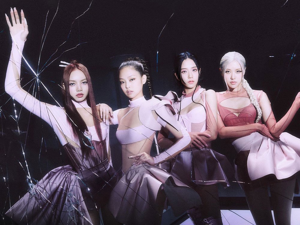 PopCrave's tweet photo. #JISOO responds to allegations that #BLACKPINK are beefing with each other in an interview with Lee Young-ji:

“We laugh when we see those things. I say [things] like, ‘They say that I am your competition, so be careful. Hey, why didn’t you post it on your Instagram? You should have promoted my album!’ We treat it as a joke.”