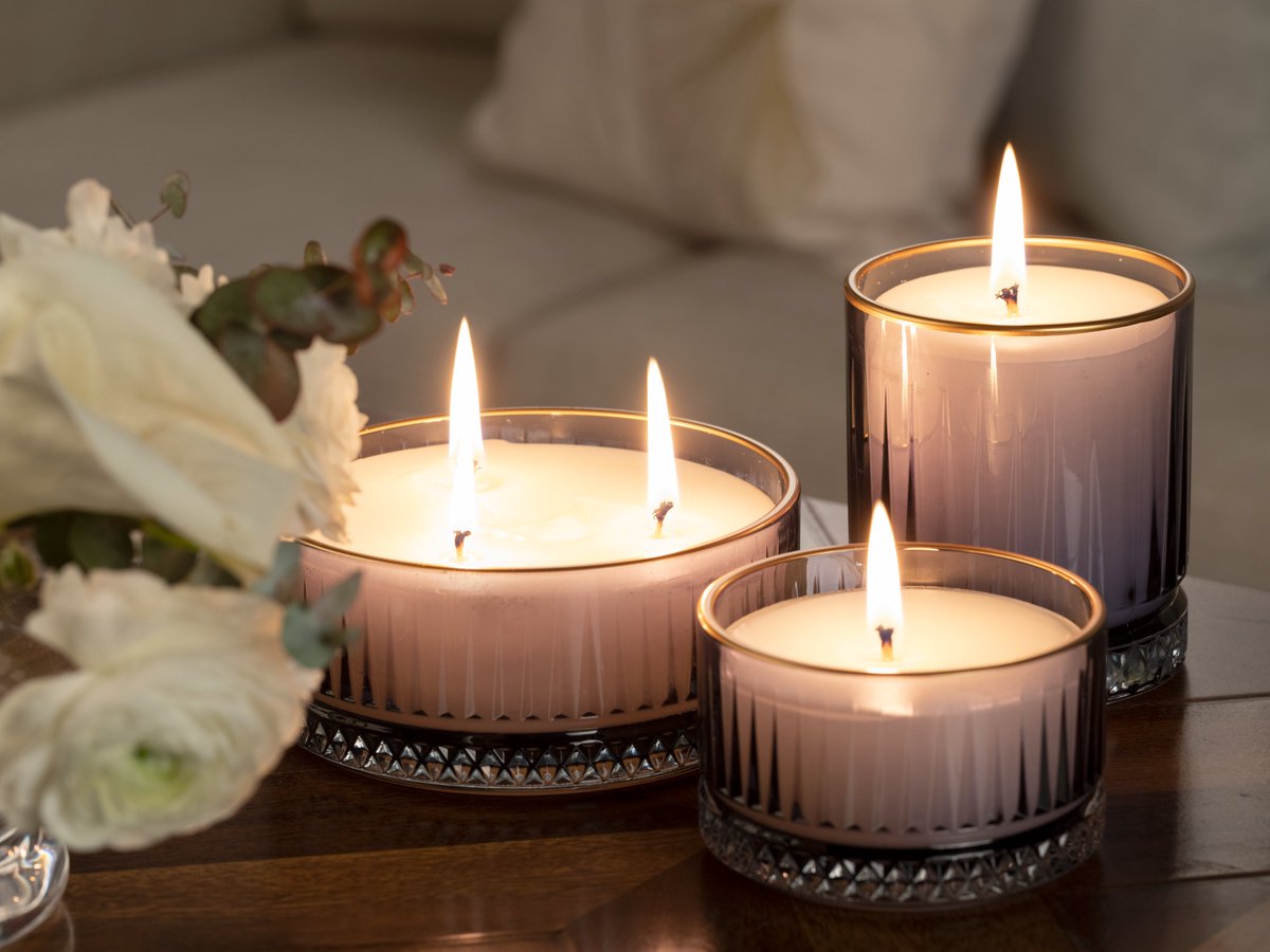 Hediye zamanı!🥳

- Son 3 gönderimizi beğen,
- Bu tweeti rt'le.

Bu çok şık mumlardan kazan!💜💜

*Açıklanma tarihi 14 Nisan'dır.