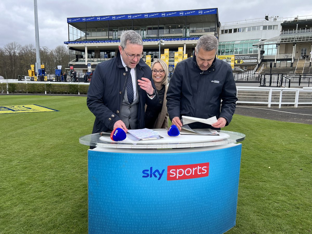 skysportsAlexH's tweet image. The boys are ready anyway! @awchamps @NewcastleRaces @LynchySSR @SimonMapletoft 🦈 is with us too. #topteam @SkySportsRacing