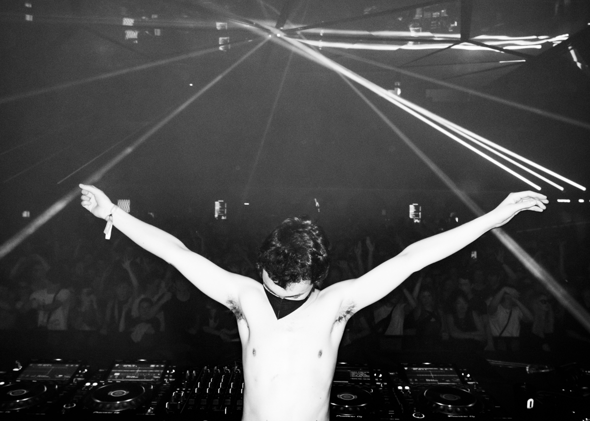 "Orbit", a new The Night Day story. thenightday.com/orbit #ihatemodels #raw #phantom #thenightday <a href="/Phantom_Paris/">Phantom Paris</a>