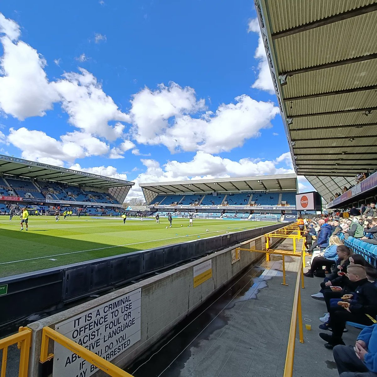 📅 Fri 07 Apr 2023
⚽️ Millwall FC - Luton Town
🏟 The Den
🏆 Championship
#groundhopping #football #england #london #den #millwall #surreyquays #lions #luton #town #efl #travel