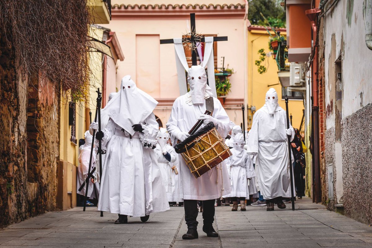 Radio1Rai's tweet photo. #MaryPopLive domani alle 10 Lorenzo Opice: celebrazioni Pasquali tra #Riti #Processioni e #Tradizioni italiane. #Food: la #colazione di #Pasqua e le #Colombe gourmet. #Turismo: la #Sardegna di #Iglesias, viaggio in #Sudan e il #CamminoDeiBriganti in bici. Viaggi @umbertobroccoli https://t.co/ofWfTwpo3f