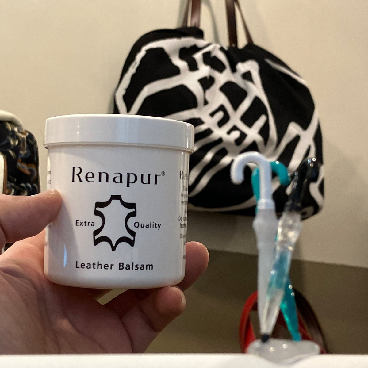 LinKuBag_en's tweet photo. Rainy days? No worries! LIN-KU bags can handle light rain. However, continuous rain can be concerning. Applying "Renapur Leather Balsam" as a pre/post-rain care is effective. We also recommend using a super water-repellent "Furoshiki" as a rain cover for your LIN-KU bag! https://t.co/SZEWbzDEj6