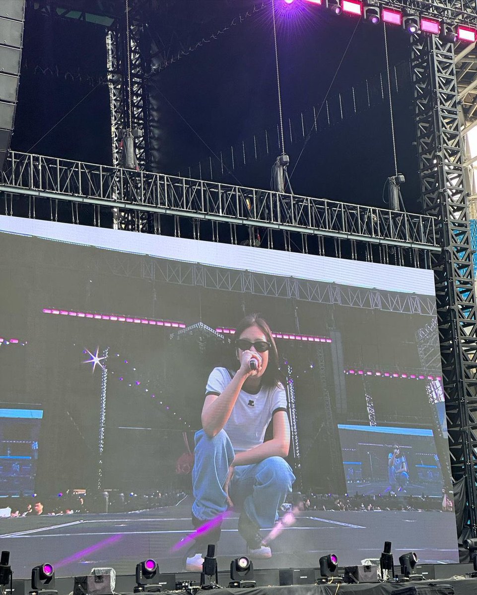 jnkoopsies's tweet photo. she's so funny 😭 https://t.co/xzzu8k2aVf