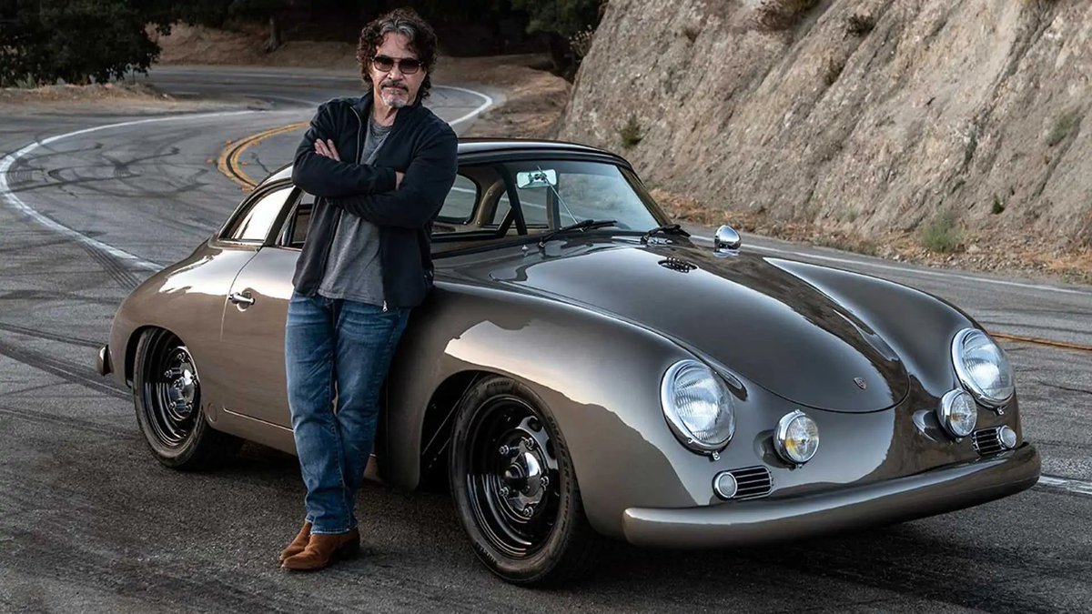 Happy 75th Birthday to John Oates, well known for his love of cars, especially Porsches, here he is with his stunning Rod Emory modified 1960 356B would love to interview him when he comes back to the UK pic by Emory Motorsports  #JohnOates pls RT