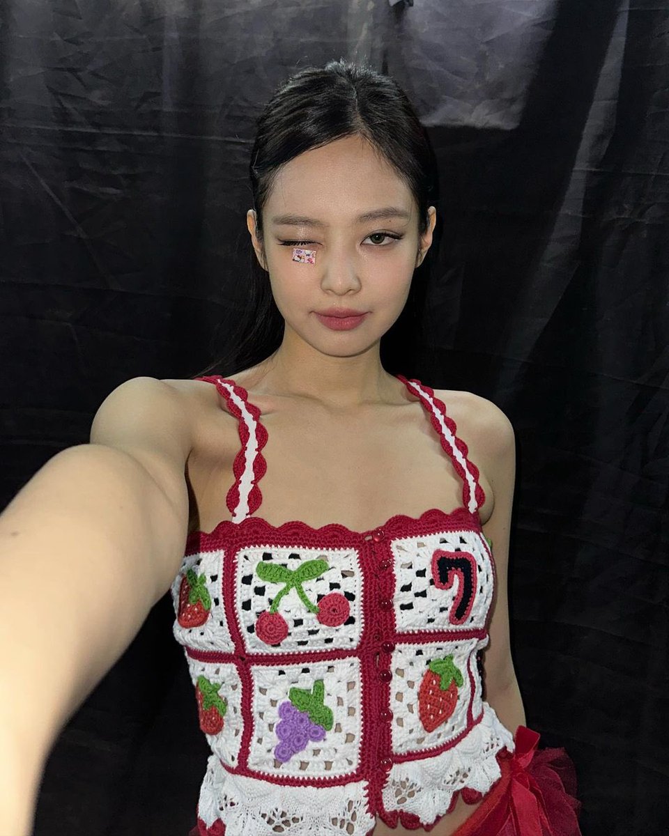 blackpinkbabo's tweet photo. Jennie IG update ❤️ @Blackpink https://t.co/wRM7bmYC4W