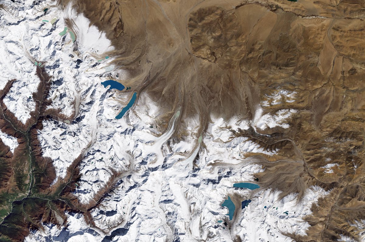 How did they found out about this discrepancy? 
As Tobias Bolch from <a href="/tugraz/">TU Graz</a> puts it, satellites "cannot ‘see’ underwater". This had led to a gap in our understanding of the full extent of ice being lost from lake-terminating glaciers.”
(Galong Co lake, captured by <a href="/NASA_Landsat/">ARCHIVED - NASA Landsat</a>)