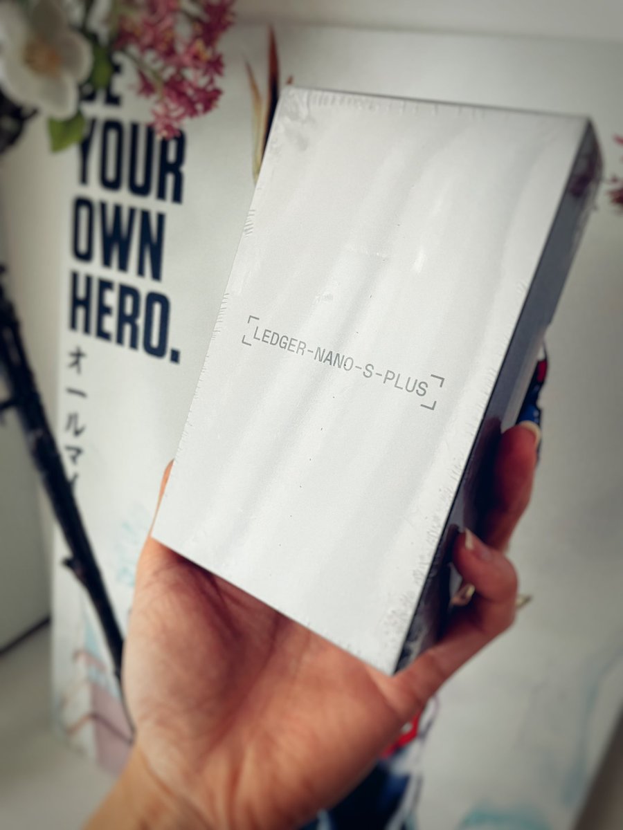 Lilwhitecamera's tweet photo. GM à tous ! ☕️
Aujourd'hui grâce au GA de @ArdeschirD je suis officiellement une grande fille dans le Web3 j'ai enfin une @Ledger ! ✨ https://t.co/W0PeWzweNr