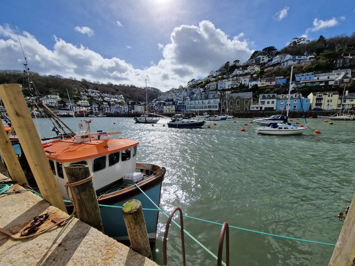 kmitchell766's tweet photo. @DailyPicTheme2 The sun #Sparkled on the water at Looe in Cornwall yesterday, we had a day out, two trains, lots of walking, a nice alfresco lunch, ice creams including a doggy one ha ha and arrived home elated and tired, lovely memorable day! https://t.co/pVESbEKZbv