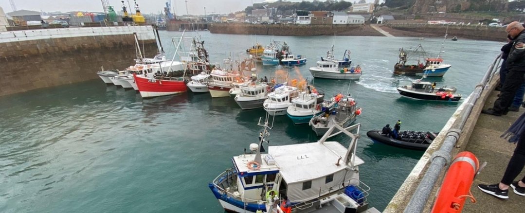 StopTheBoatsUK's tweet photo. The only way to STOP them is to BLOCK them 

Who's up for a DEMO in the SEA next month? 

#StopTheBoats https://t.co/DHU8l6Xd0p