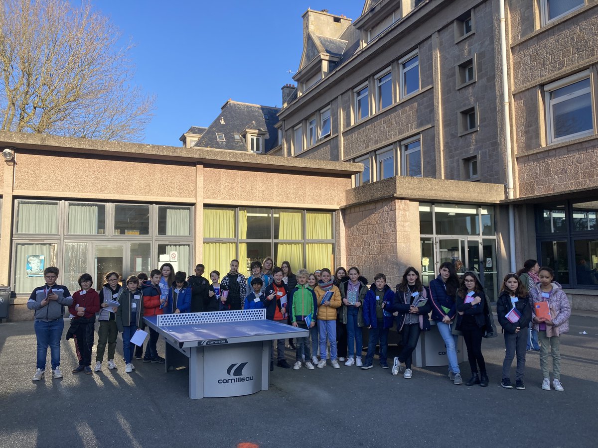 CollegeMalo's tweet photo. [Accueil des CM2] Plus de 250 élèves de CM2 des 8 écoles de notre secteur ont découvert le collège Chateaubriand  ! Quelques heures en classe, dans la peau d'un collégien, appréciées par tous ! @acrennes @DSDEN_35 https://t.co/biiQZ1yLFa