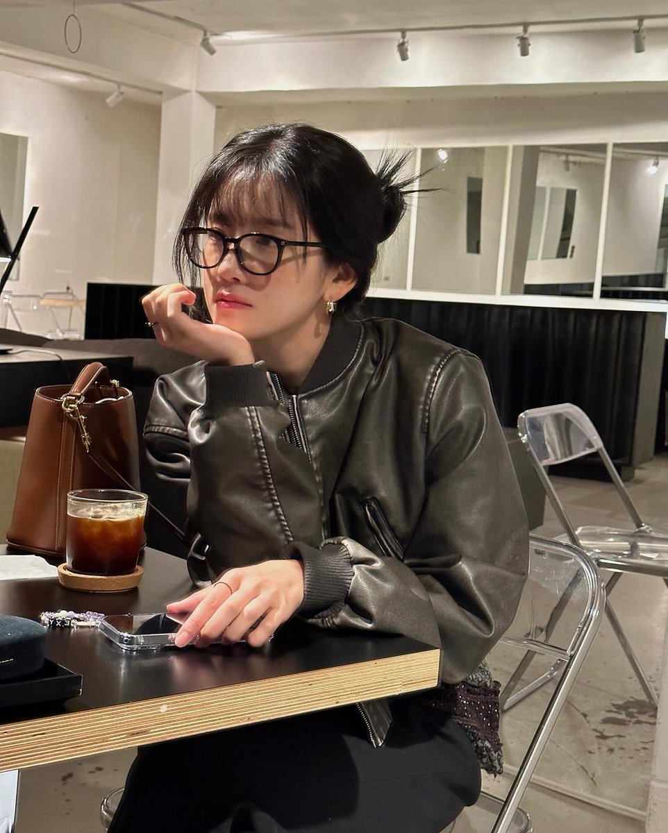 wj_lldich's tweet photo. 둘이 이러고 다녓다고.... https://t.co/ruOXIQJcSF