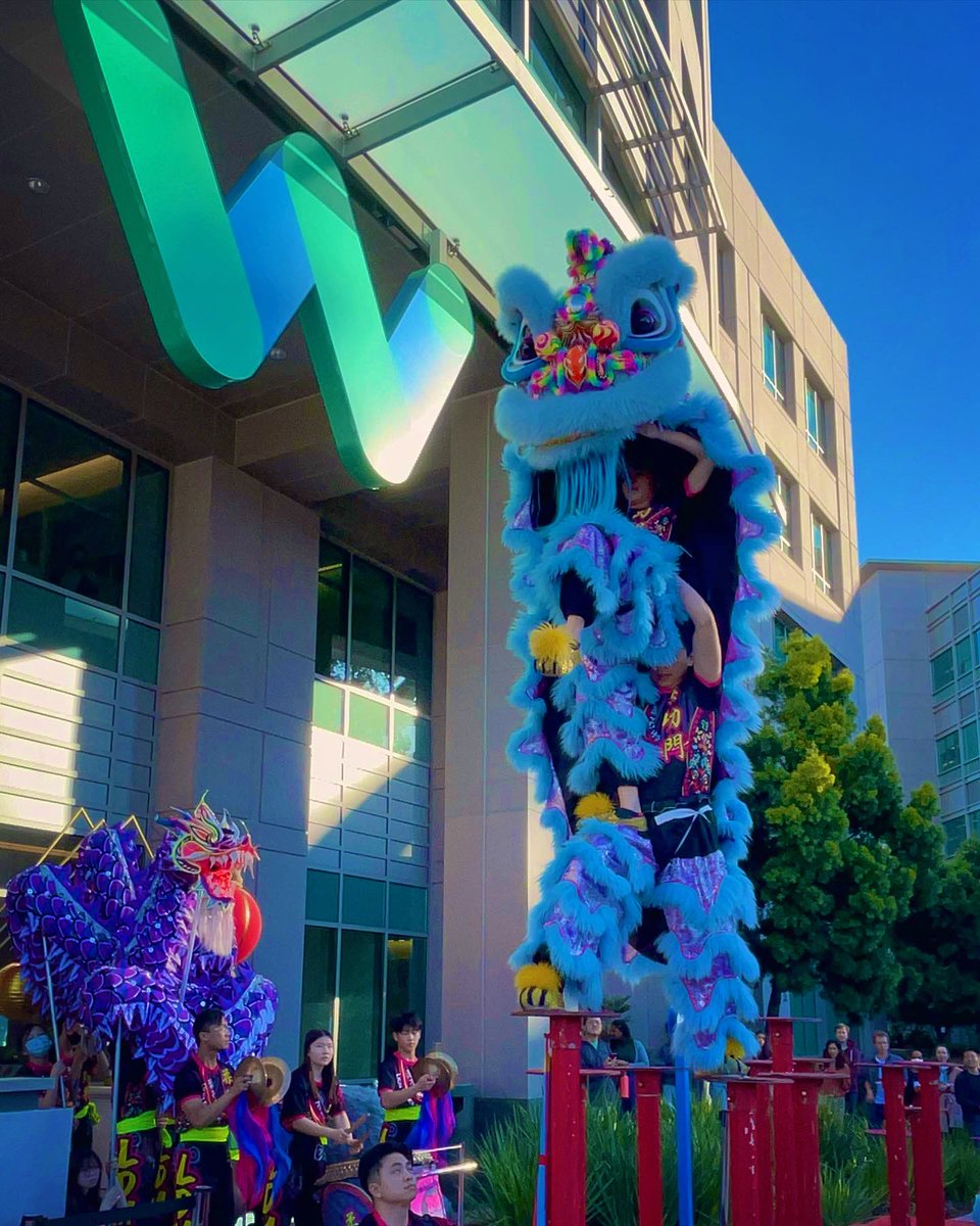 liondanceme's tweet photo. GET “WAYMO” FOR YOUR MONEY 🚙 #selfdrivingcar #waymo https://t.co/7R0UOBUE6K