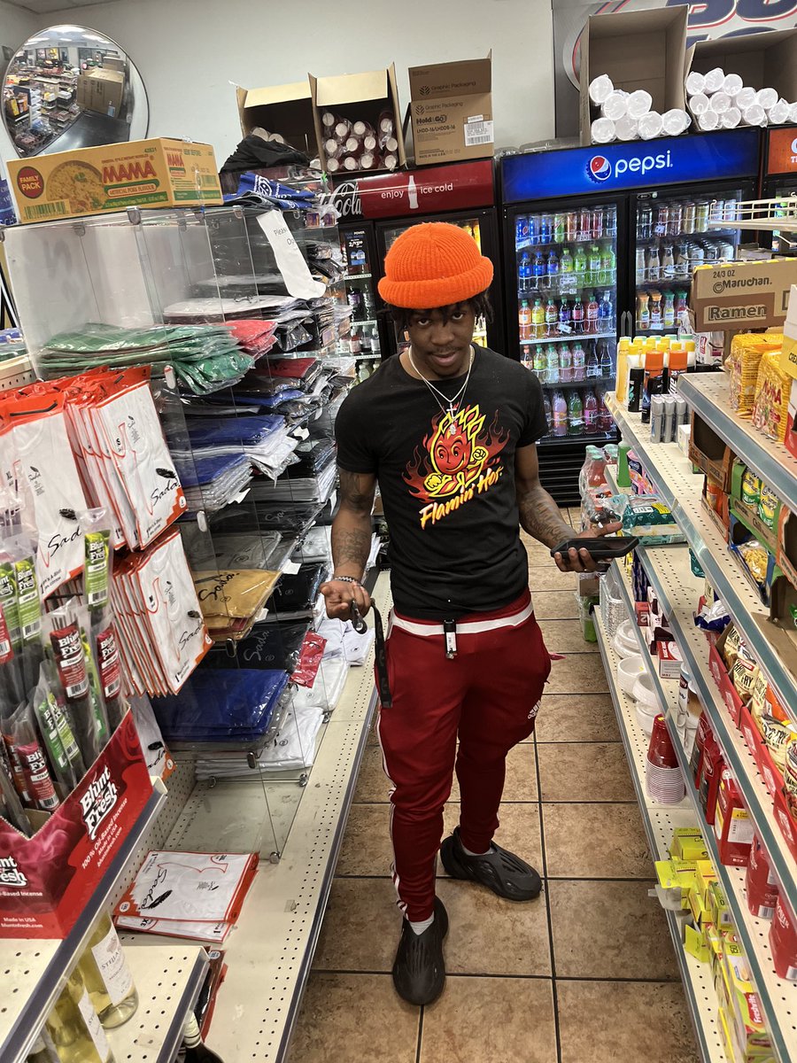 Christo00210468's tweet photo. Boi why I look mean in all my pictures 😂🤦🏾‍♂️ https://t.co/hnZUURS7lO