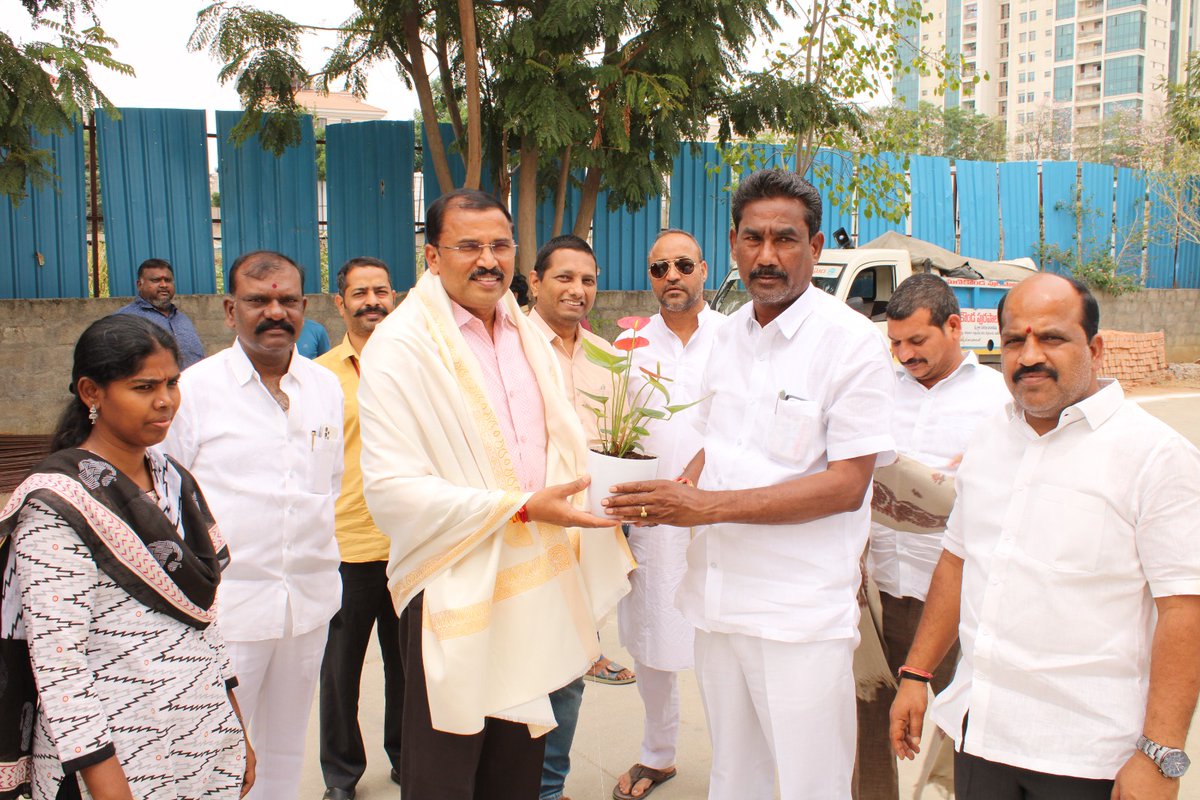DCManikondaGHMC's tweet photo. Today CDMA sir has visited Vaikuntadhamam which is nearing completion near Marri chettu and reviewed progress.
@cdmatelangana @arvindkumar_ias @CollectorRRD @Prateek_JainIAS @KTRBRS https://t.co/YhMZPR3BOF
