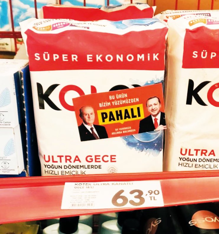 serakadigil's tweet image. Bu şahane stickerları tasarlayan @mahirgra İzmir’de gözaltına alınmış. 

Aşırı tarafsız(!) yargımız yine hırsızların değil “hırsız var” diyenlerin peşinde maşallah!

Gerçekleri söyleyenler değil, ülkeyi bu hale getirenler YARGILANACAK.

#Son37Gün
#MahirAkkoyunSerbestBırakılsın