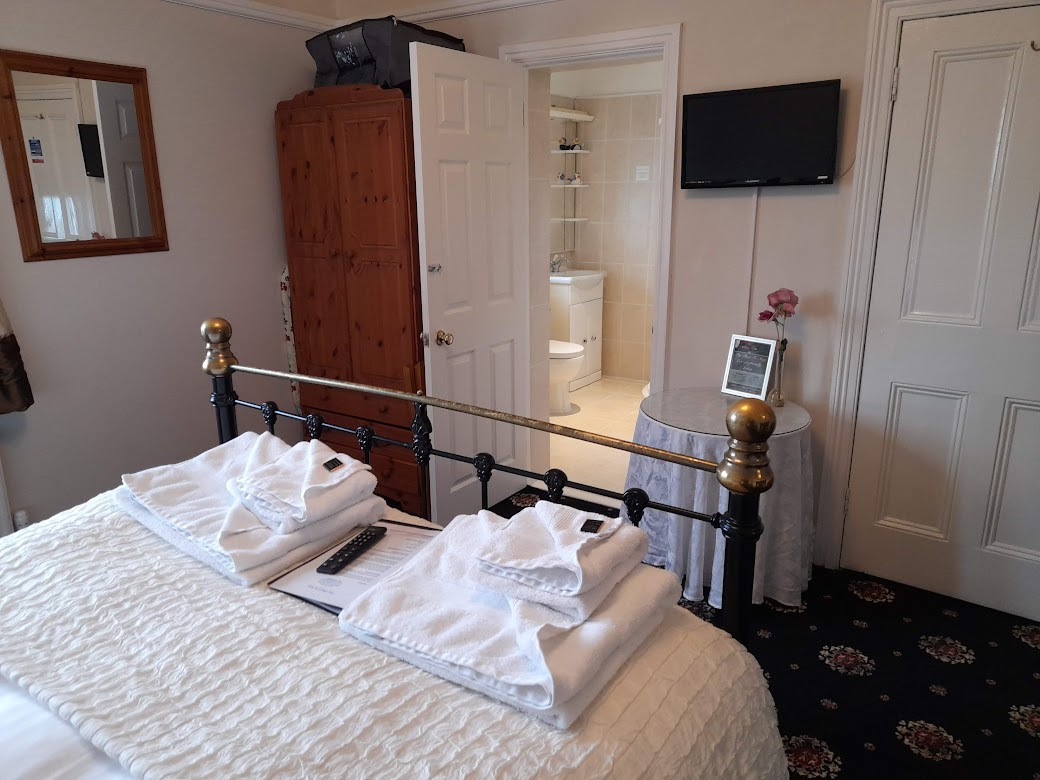 KnollHillFarm's tweet photo. 💞A Room With Style!
- 'Longleat View Room' is one of our most popular rooms, set in our Edwardian Farmhouse & overlooking Longleat Forest. Great for a break in the countryside
> Discover more: https://t.co/5C07Uywir5
#earlybiz #staycation #springbreaks #bedandbreakfast https://t.co/1mo8wnINTd