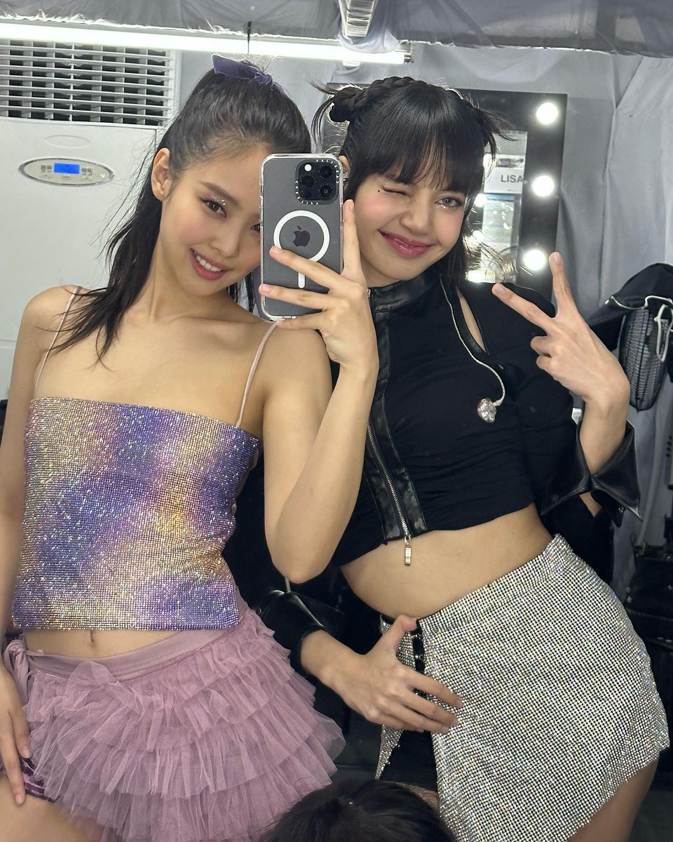 lomlkjn's tweet photo. OK JENLISA OK https://t.co/aeSBTwtc3I
