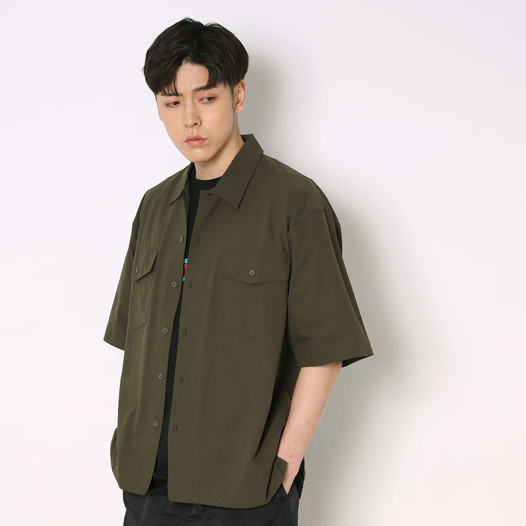Arch_BAL's tweet photo. [Arch Online Store Limited]
team arch circle wide shirt
(khaki)(black)

架空のバスケットボールチーム「TEAM ARCH」のサークルロゴをバックにプリントした、スタイリッシュなオーバーサイズのショートスリーブシャツ。
⁡
#arch_bal #ARCH_BALLER
#limited #オンライン限定 #シャツ
#TEAMARCH https://t.co/qEhCuiYH1y