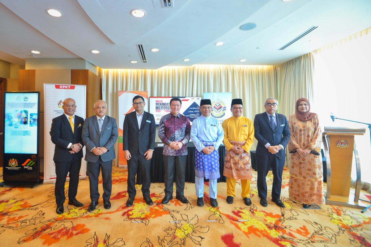 YB Tuan Nga Kor Ming, Menteri KPKT bersama YB Senator Dato’ Setia Dr. Haji Mohd Nai’m bin Haji Mokhtar, Menteri di Jabatan Perdana Menteri (Hal Ehwal Agama) hadir ke Majlis Menandatangani Memorandum Persefahaman (MoU) antara SWCorp dengan Jabatan Agama Islam Wilayah Persekutuan.