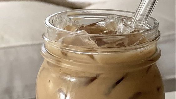 malusokay's tweet photo. Starting the day with an iced coffee <3 https://t.co/nycSsCo7f5