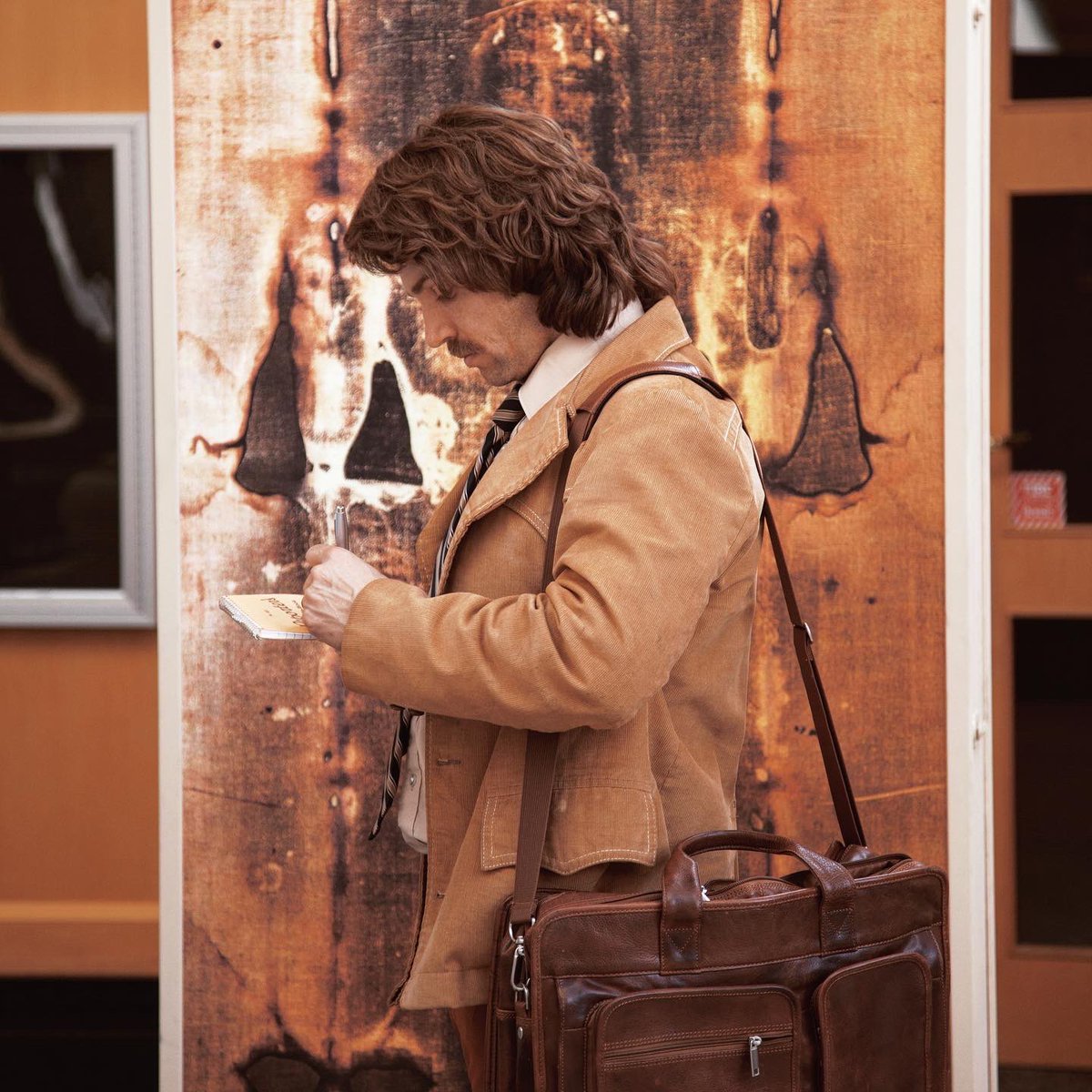 MikeVogelCom's tweet photo. Today marks 6 years since ”The Case For Christ” premiered. The movie is based on the True Story of Lee Strobel. Mike Vogel plays Lee Strobel and Erika Christensen plays his wife Leslie Strobel. #mikevogel #erikachristensen #thecaseforchrist #leestrobel https://t.co/9a2Ful8Bba