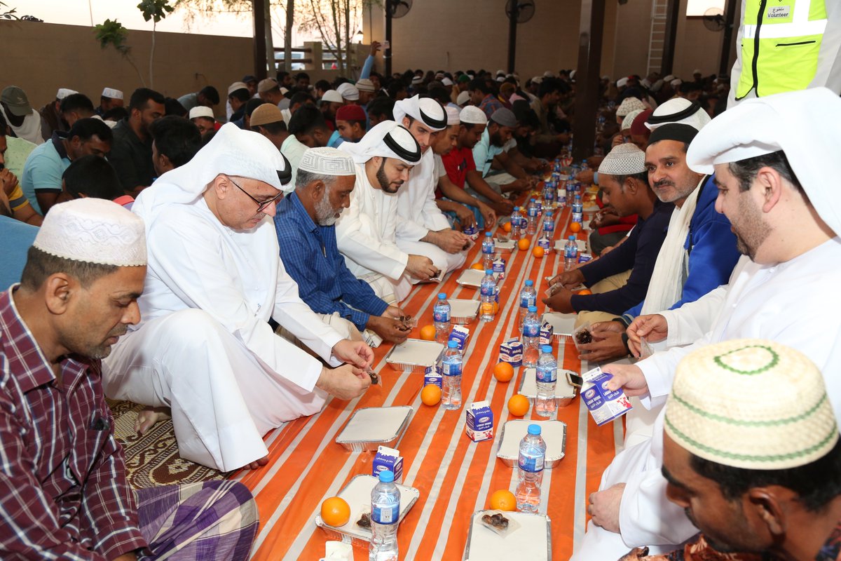 wamnews's tweet photo. "الموارد البشرية والتوطين" تنظم إفطارا للعمال من مختلف المهن، بمشاركة معالي العور وعدد من القيادات في الوزراة وأكد  العور أن شهر #رمضان فرصة مثالية للالتقاء بالعمال والاستماع لملاحظاتهم وآرائهم والاستفادة من تجاربهم في سوق العمل
#وام 
https://t.co/ewNMSeeane https://t.co/pMb3kWVTtq