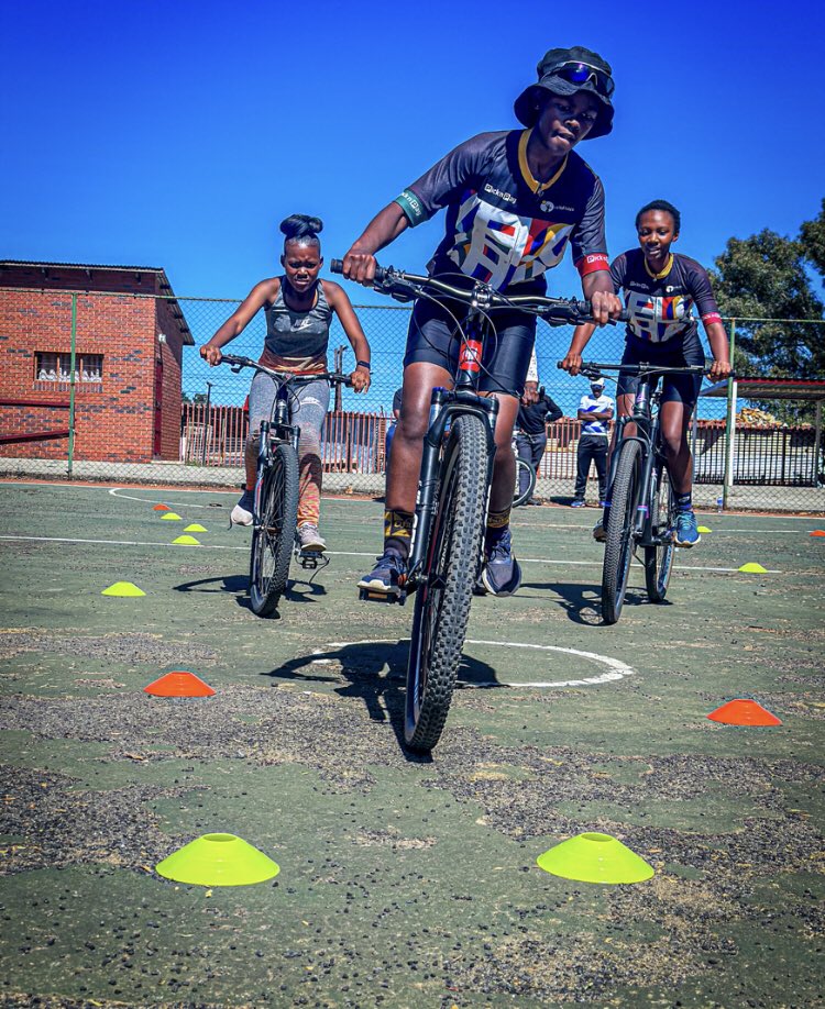 DrMoncrieffe's tweet photo. Wonderful to work with young people, young women cyclists and teachers in Bethlehem, Free State Province 🇿🇦 #UbuntuCyclingStyle👊🏾#TeacherEducationwithDrM International Research &amp; Knowledge Exchange🤝 in full effect👊🏾 @cuppbrighton https://t.co/zdP9D6POvR