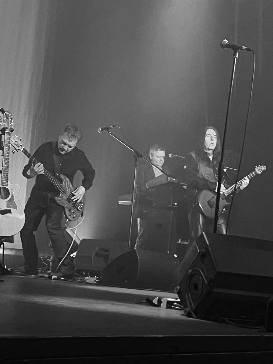 marka999's tweet photo. Bowie night . . . .

@ultimate_bowie at @thecustomshouse 

#GigListMA2023
#gig6

⚡️🎶🎸🎶⚡️ https://t.co/NUx7YnOsks