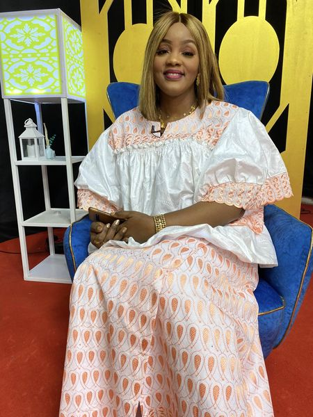 ModelLecitoyen's tweet photo. La belle Thioro étale sa classe au plaisir des téléspectateurs dans #salondhonneur
#walfadjri #Walf_Tv #ramadan2023 #Kebetu #Senegal #FfallPost https://t.co/dkGh2CvzBs
