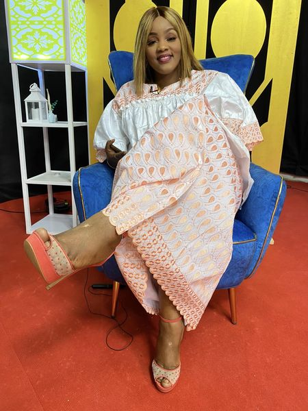 ModelLecitoyen's tweet photo. La belle Thioro étale sa classe au plaisir des téléspectateurs dans #salondhonneur
#walfadjri #Walf_Tv #ramadan2023 #Kebetu #Senegal #FfallPost https://t.co/dkGh2CvzBs