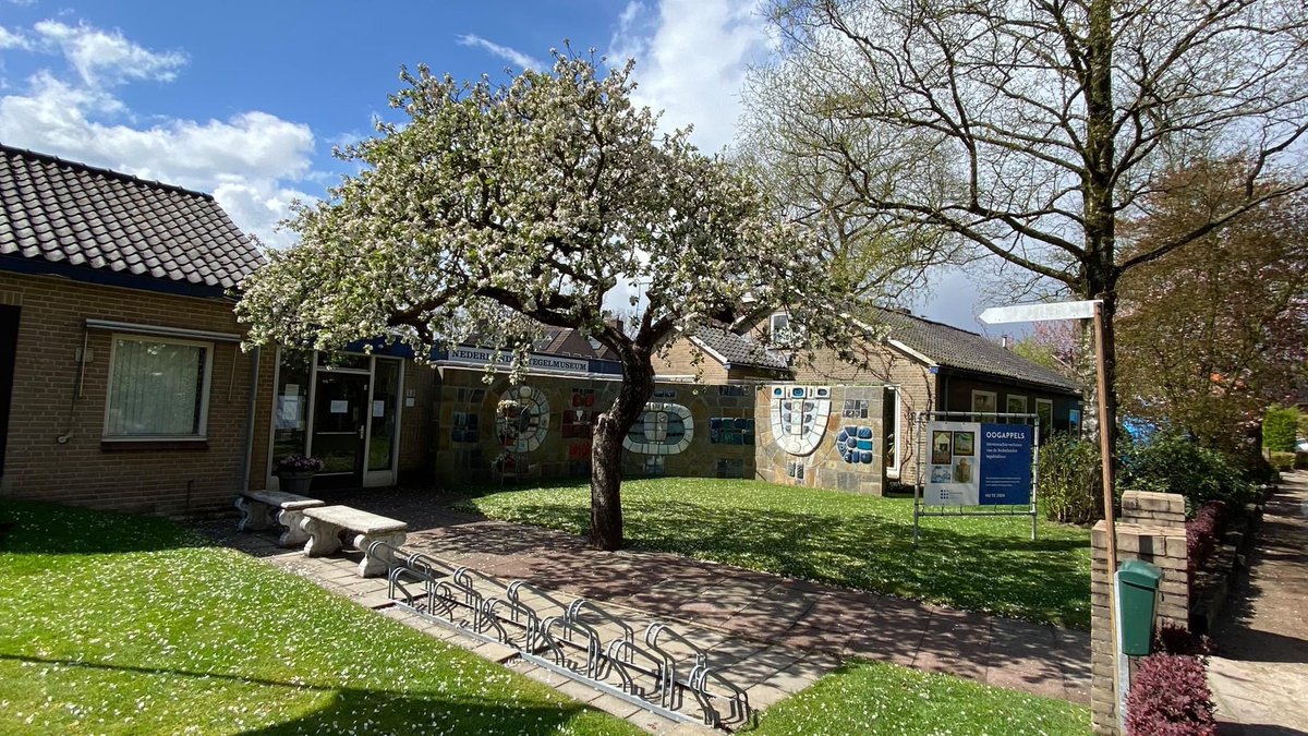 𝗢𝗽𝗲𝗻 𝗺𝗲𝘁 𝗣𝗮𝘀𝗲𝗻 🐣 Het Tegelmuseum is beide paasdagen geopend! Kom langs en bezoek de nieuwe tentoonstelling over Art Nouveau op tegels of ontdek de veelzijdige oud-Hollandse tegeltjes.  

Openingstijden zijn van 13.00-17.00 uur 👉 nederlandstegelmuseum.nl