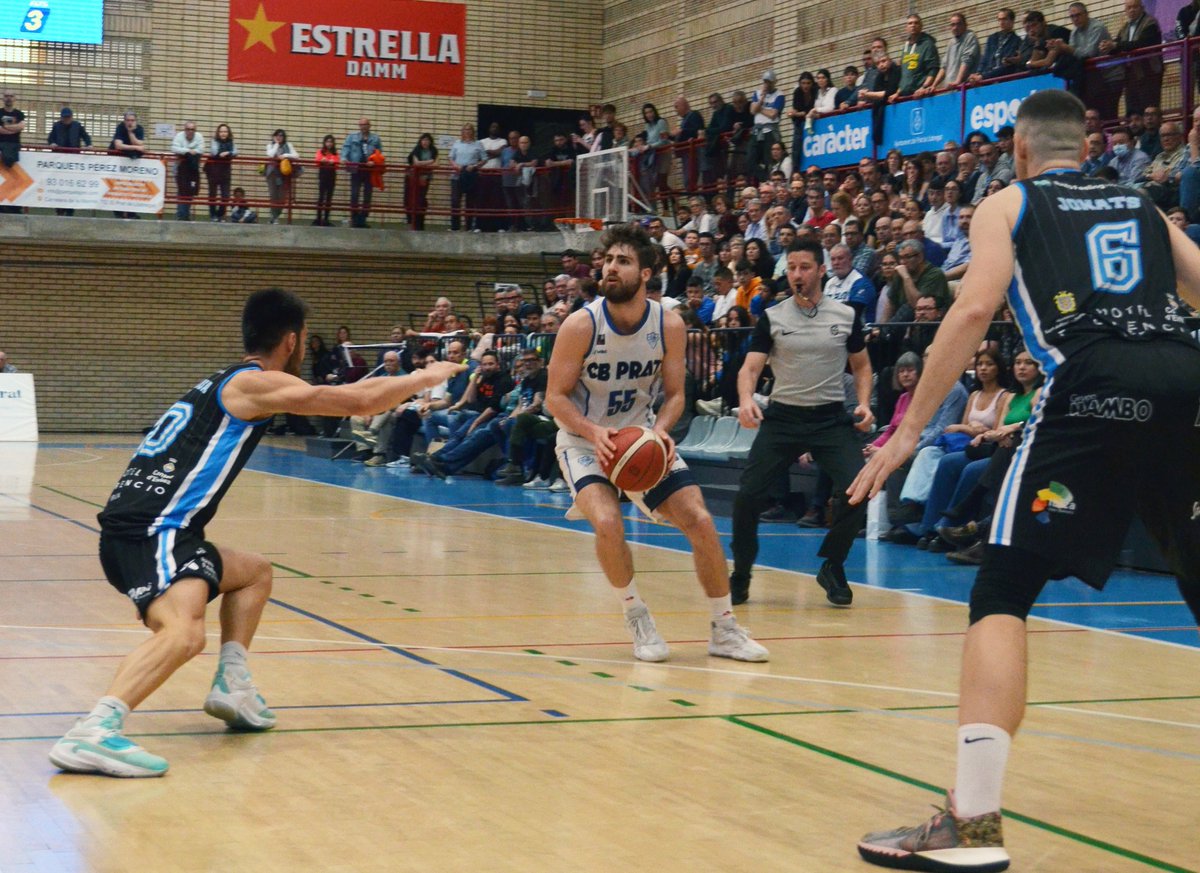⛹️‍♂️ MVP #LEBPlata: El camino al éxito del <a href="/CBPrat/">Club Bàsquet Prat</a> se sustenta en el MVP <a href="/gerardjofresa5/">Gerard Jofresa</a> 

▶ El base catalán dominó la 🇯2⃣5⃣ sellando el pase a la Final

📊 39 val: 31 puntos, 3 rebotes, 3 asistencias, 3 recuperaciones y 5 faltas rec.

🖐 Quinteto ideal ⬇
feb.es/2023/4/7/balon…