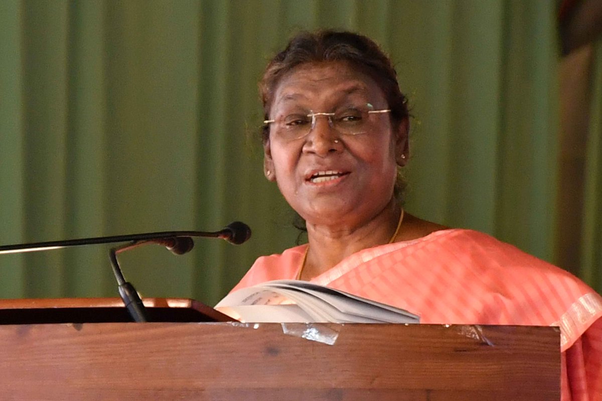 प्राचीन संस्कृत कवि त्रिपुरारि पाल ने लिखा था कि ‘हाथी को बंधन में डालकर मनुष्य को अपनी बुद्धिमत्ता पर गर्व नहीं करना चाहिए। यह तो हाथी का शांत और विनयशील स्वभाव है जिसके कारण वह बंधन को स्वीकार कर रहा है। यदि क्रोध में आकर वह अपने विनय को छोड़ दे तो वह सब कुछ तहस-नहस कर सकता है’