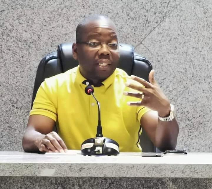 MelEssisKouadio's tweet photo. HANN🇨🇮

ASSALÉ TIEMOKO, Député maire de TIASSALÉ, appelle les IVOIRIENS à BOYCOTTER pendant 72 H  des PRODUITS de TÉLÉPHONIE MOBILE ( ORANGE CI, MOOV, MTN )  pour PROTÉGER le DROIT des CONSOMMATEURS.

Face à L'AUGMENTATION ABUSIVE des TARIFS , le DÉPUTÉ ASSALÉ TIEMOKO souligne que les IVOIRIENS doivent AGIR ensemble pour faire comprendre aux ENTREPRISES que nous ne sommes pas PRÊTS à ACCEPTER de TELS PRATIQUES !

ASSALÉ TIEMOKO INVITE toutes les ASSOCIATIONS de CONSOMMATEURS et les ACTIVISTES des RÉSEAUX SOCIAUX à se MOBILISER pour cette CAUSE .✊

#CIV225