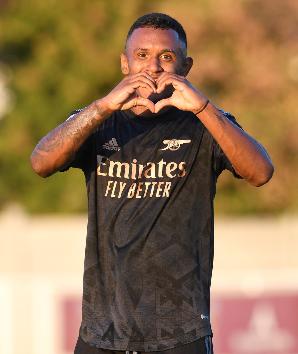 Arsenal's tweet photo. 🥳 Happy birthday, Marquinhos ❤️ https://t.co/IyEsJoh59M