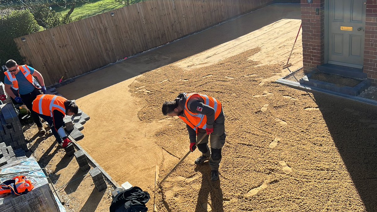 CamBlockPaving's tweet image. Good Friday lay day, finished job pending