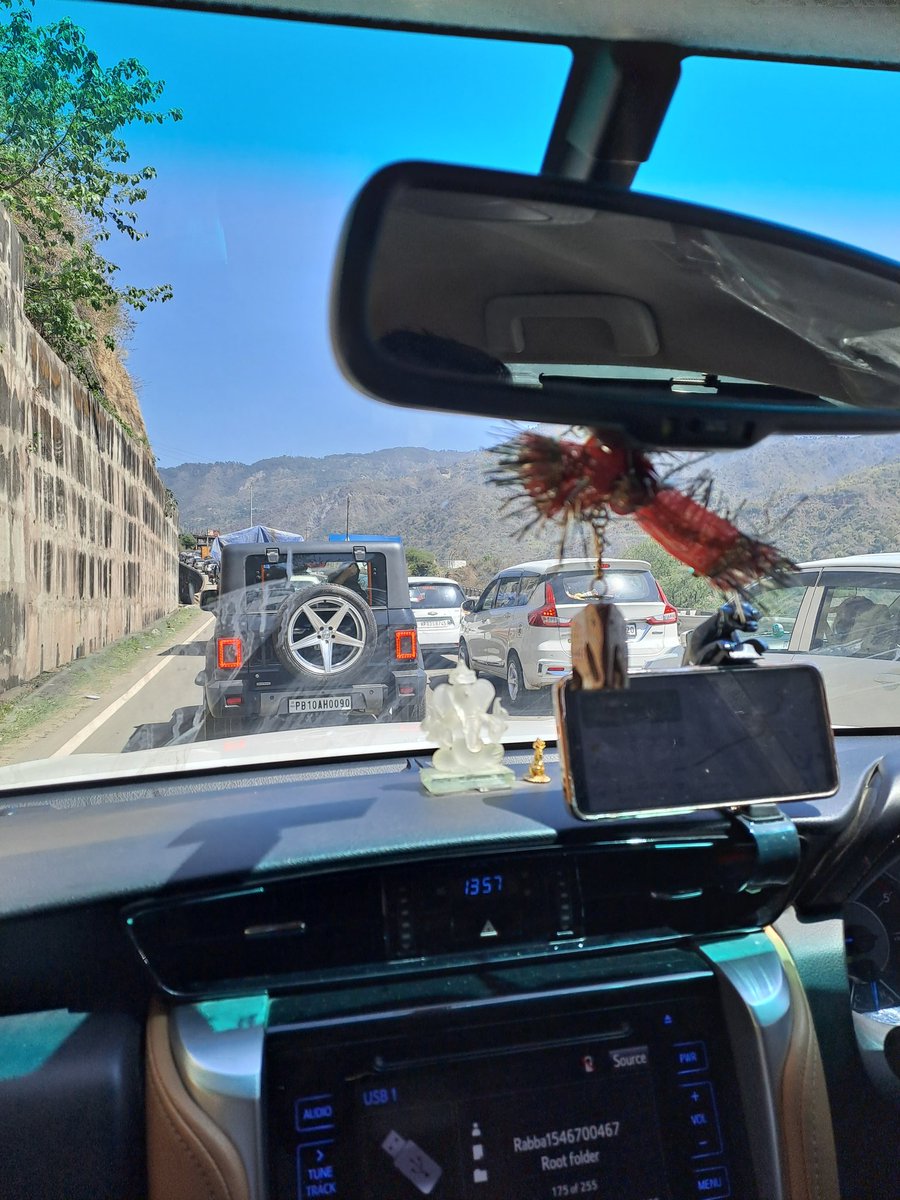 RahulSamnol's tweet photo. #HimachalPradesh  #highway jam pack today .....#kalka entry point https://t.co/82xZUDEZig