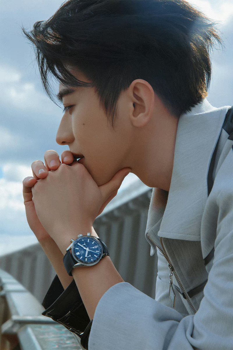 milali_k's tweet photo. holy ***
oh my gosh @TAGHeuer  give us more!!!
sooo beautiful !! Kun with tag heuer 
#CaiXuKun  #TAGHeuerxKUN
 #WatchesAndWonders2023  @CXK_official https://t.co/Vro8wuGS1d