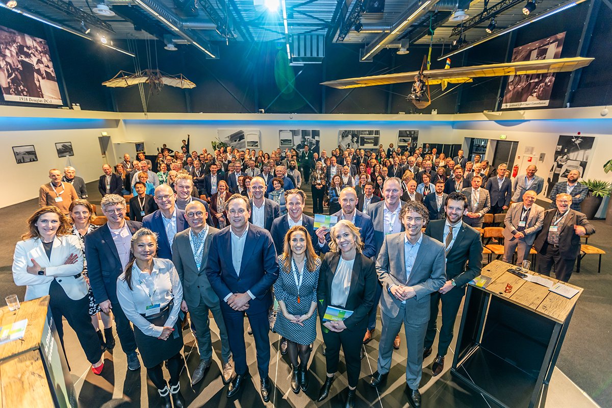 Wat een geslaagde 2e editie van De Staat van Flevoland! Een middag vol netwerken, inspiratie en goede gesprekken in het Aviodrome in Lelystad.  Gastspreker Friso de Vor van <a href="/Windesheiminfo/">Hogeschool Windesheim (inactief)</a> presenteerde de 1e  Flevoland Monitor 2023. ow.ly/3lSZ50NCXIL

#destaatvanflevoland