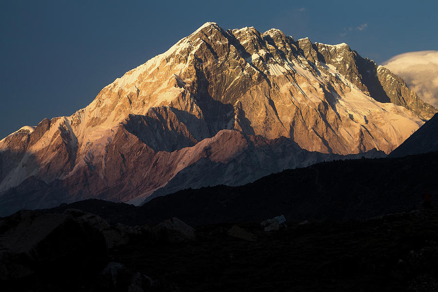 Nuptse at sunset, seen from Lobuche. #SagarmathaNationalPark, #Everest Region, #Solukhumbu, Nepal.

buff.ly/3mfewIp 

#mountains #Himalayas #landscape #sunset #LandscapePhotography #photography #EverestBaseCamp #trekking #hiking #TrekkingInNepal #GoldenHour #AYearForArt