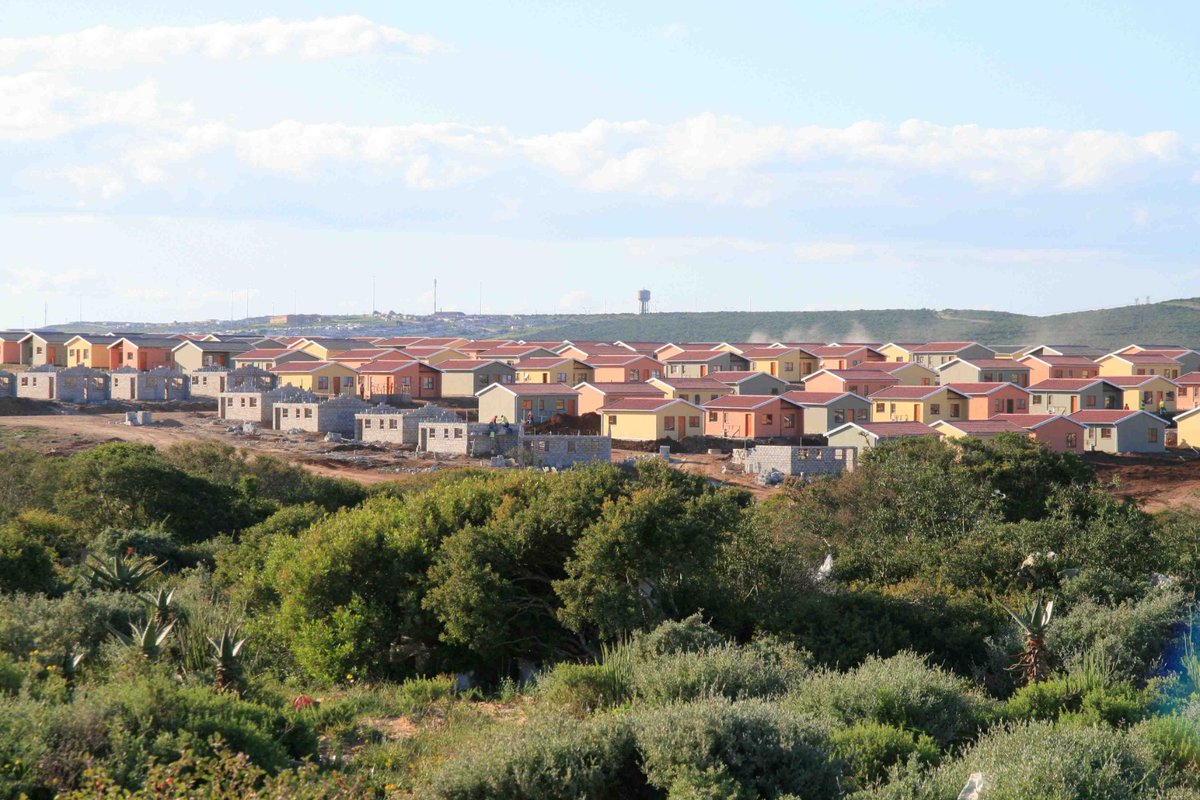 The_DHS's tweet photo. #DHSProject: Zanemvula Housing Project entails the upgrading of informal settlements in the Soweto-on-Sea and Veeplaas areas of Chatty and Joe Slovo West in Gqeberha, Eastern Cape. The project is benefiting over 10 000 families 
#FreedomMonth #LeavingNoOneBehind https://t.co/RAW41mMMkm