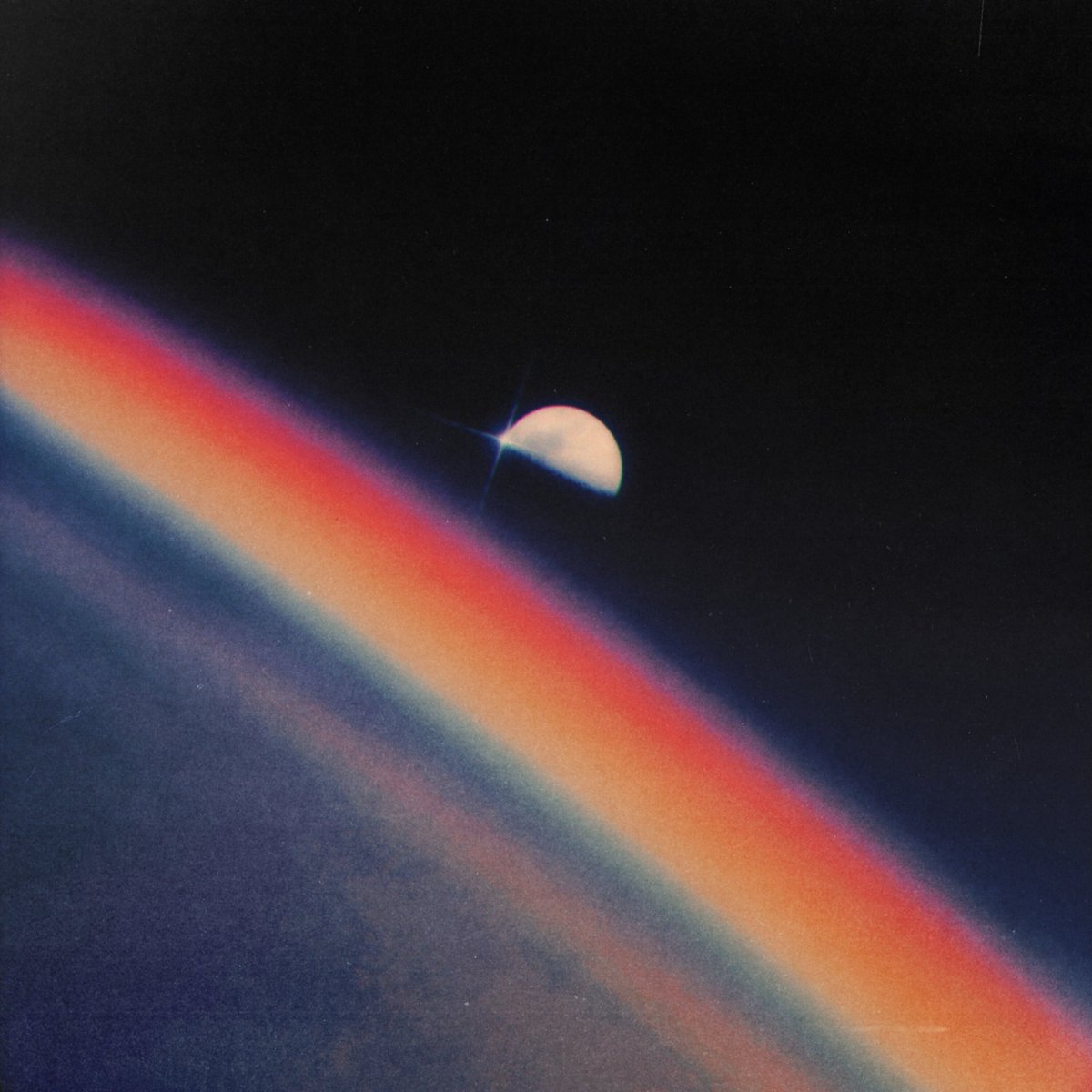 New song 🥳 : on.soundcloud.com/2Gkdq
Artwork : instagram.com/di7ide/