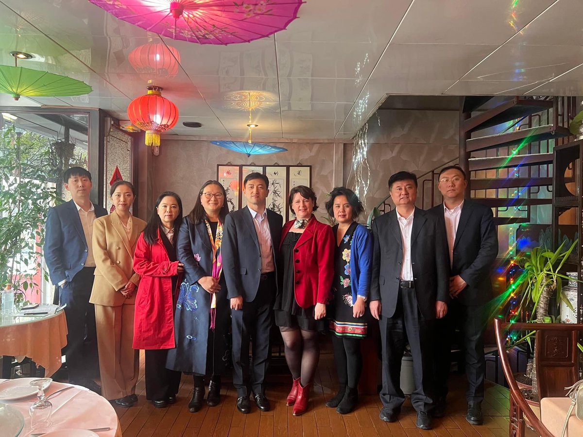 DesEntreprises's tweet photo. C'était un beau succès et une belle rencontre entre les dirigeants français et chinois! Une signature d’accord de la coopération a été faite.  

#affairesfrance #dirigents https://t.co/FJ5lFgZNiz