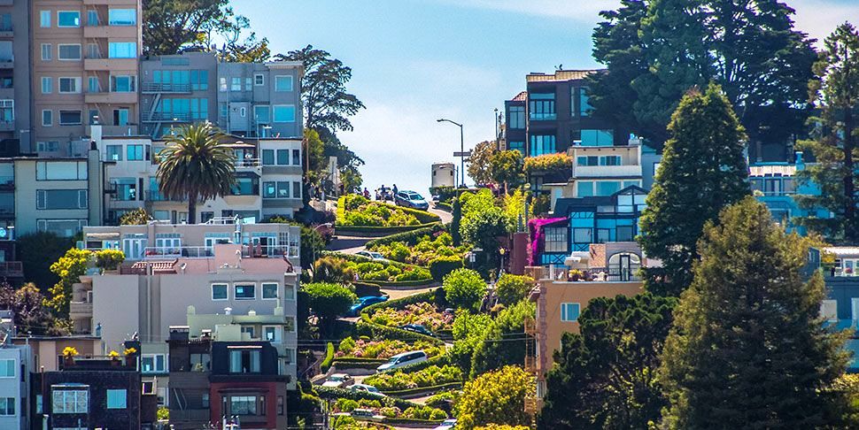 QEnigma's tweet photo. Lombard street, San Franciscо. 
Цветови и тесни кривини, исто како животот. https://t.co/CPHEI3YTQV