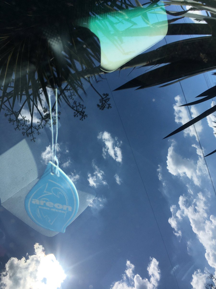 anotherartbaby's tweet image. I found hidden pictures in the garden. #easterweekend #goodfriday #preparingfish #longwait #letsgetbogus #cupoftea #fiveroses #nowjustthree #meateater #dairyconsumer #bloodmeantfortheground #notyourbody #13 #611 #hishere #rvsco #myson #iwish #handsomeblood #toxic #green #blue #de