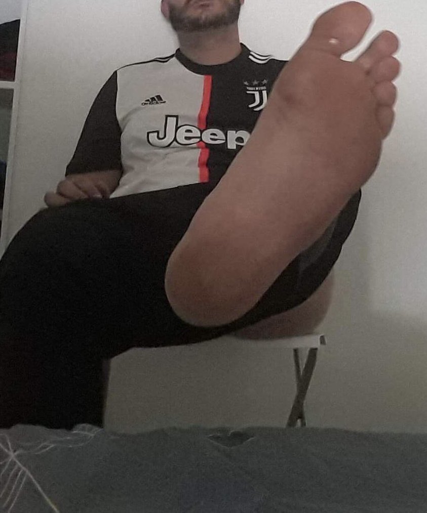 beuritoss's tweet photo. Mon 44 dans ta face de 🐷
#gay #BOSSDOM #feet_lover #gayfeetmaster #mastercash https://t.co/u1PH9PUGVU