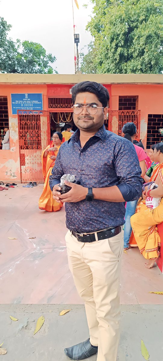 sunilkumarkavi1's tweet photo. @ermanishkashyap के रिहाई के लिए महावीर जन्मोत्सव पर हनुमान जी के मंदिर जाकर प्रार्थना किया 🙏  साथ ही @SonuSood भैया के लंबी उम्र के लिए आशीर्वाद लिया 🙏 
#manishkashyap
#sonusood
#Manishkashayap https://t.co/4b0N3gwi4x